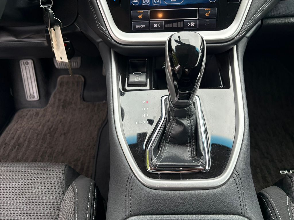 2022 Subaru Outback Premium photo 19