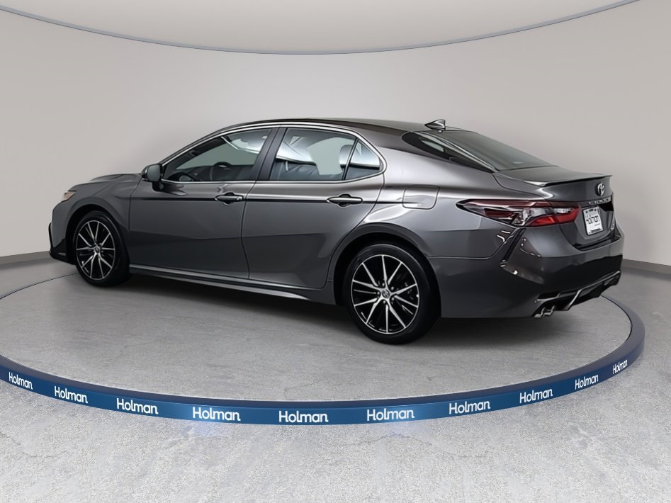 2022 Toyota Camry Hybrid SE photo 2