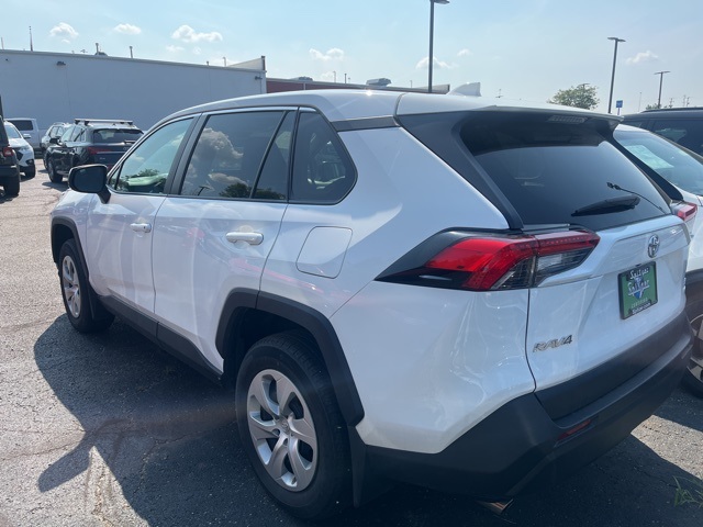 2023 Toyota RAV4 LE photo 3