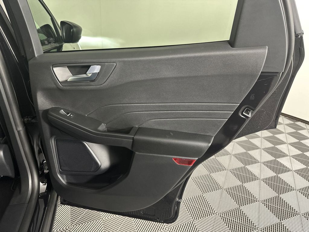 2025 Ford Escape ST-Line photo 12