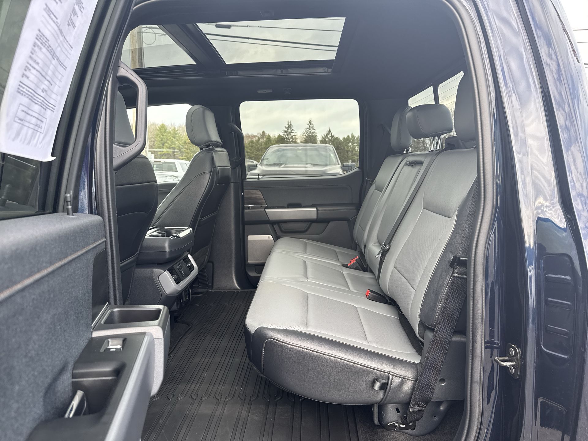 2024 Ford F-150 Lariat photo 3