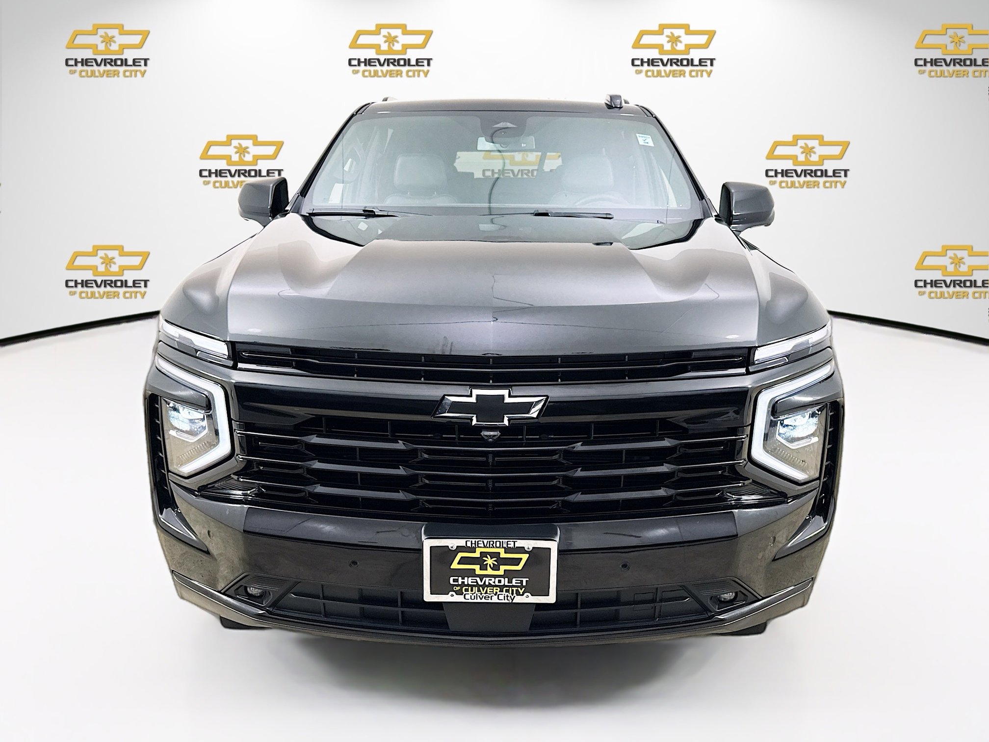 2025 Chevrolet Suburban RST photo 2