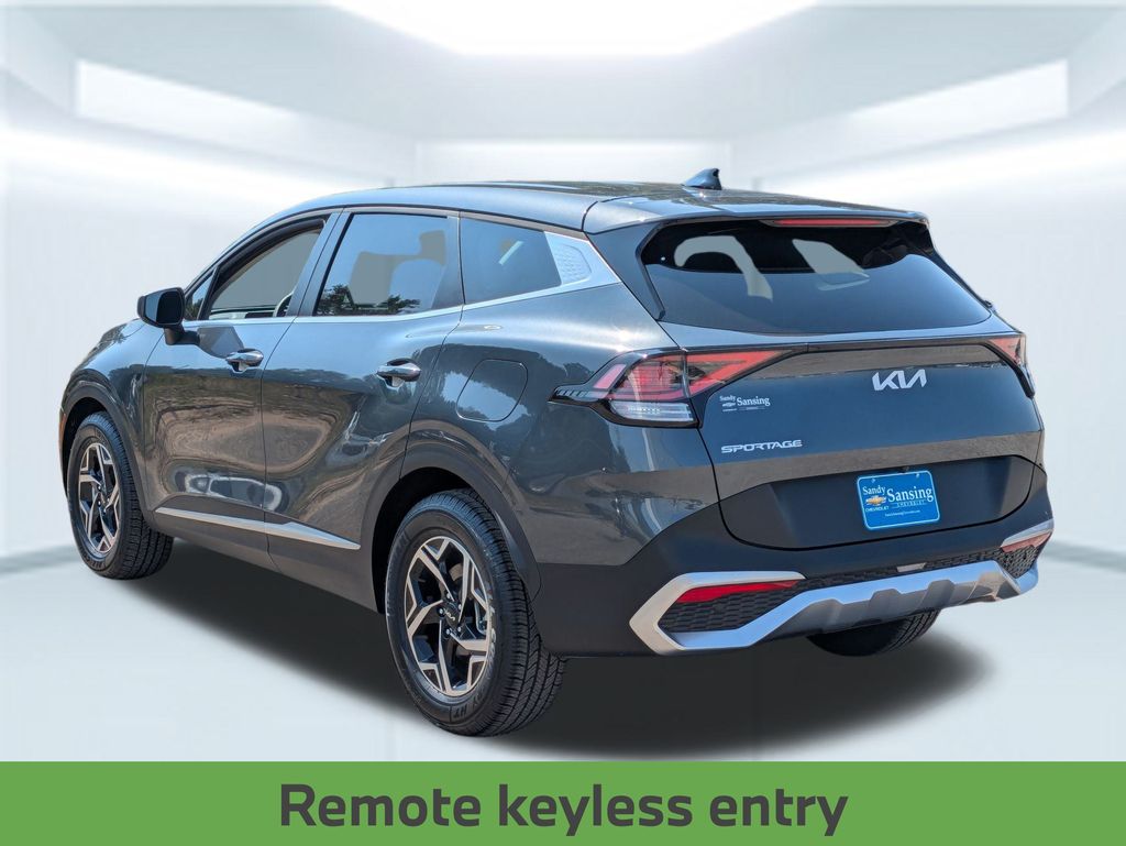 2024 Kia Sportage LX photo 3