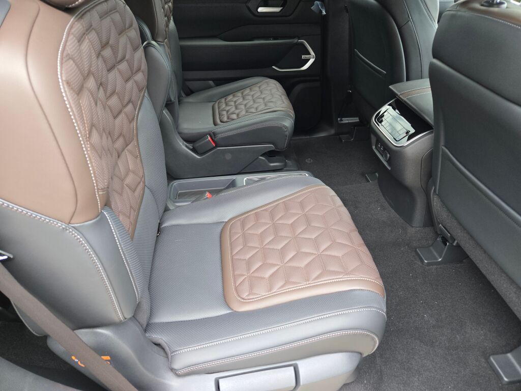 2025 Nissan Armada Platinum photo 9