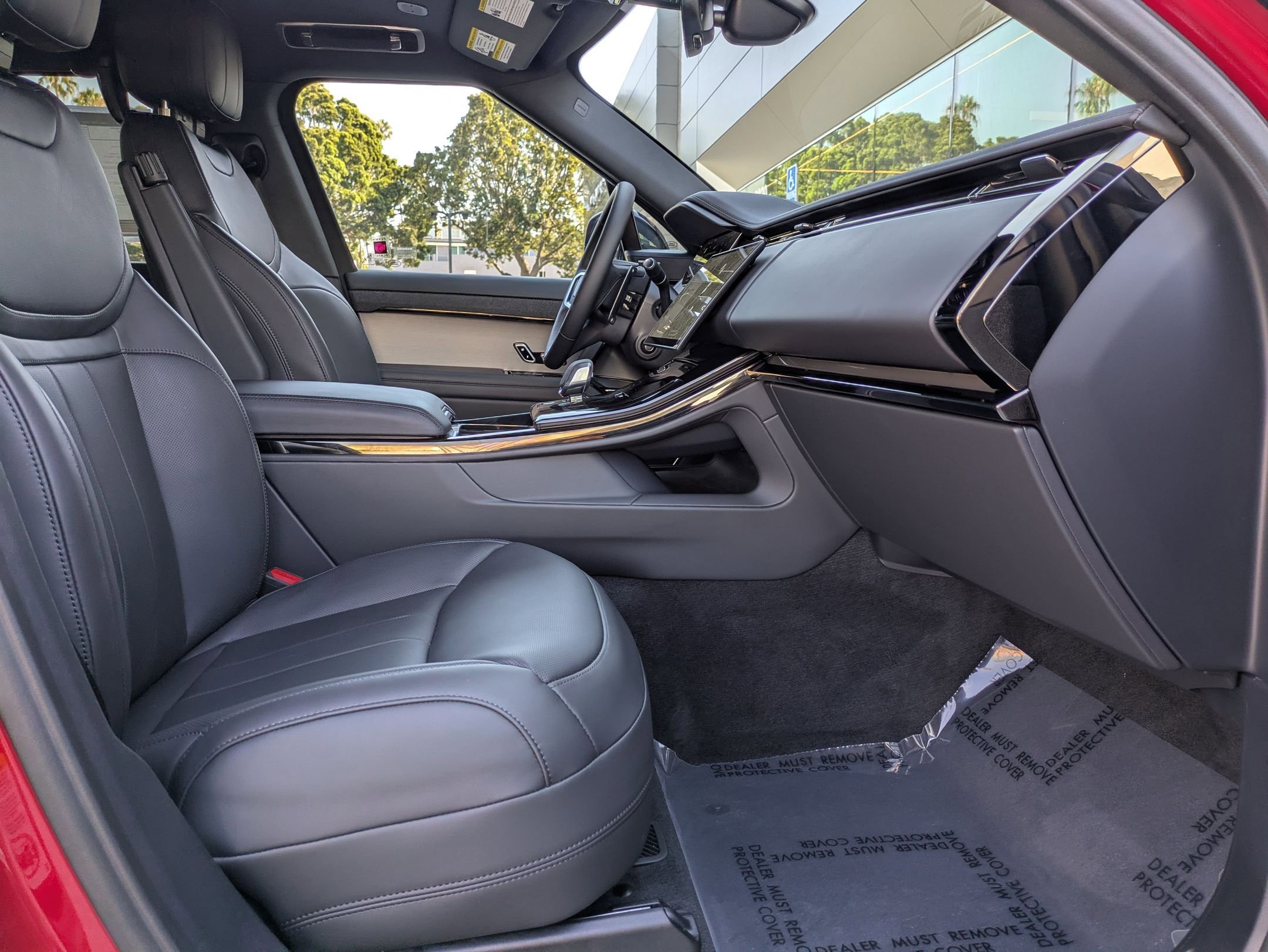 2025 Land Rover Range Rover Sport SE photo 16