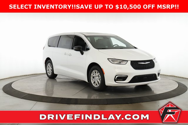 2026 Chrysler Pacifica Select's photo