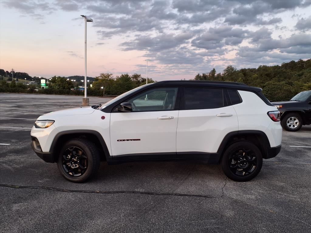 2024 Jeep Compass Trailhawk photo 3