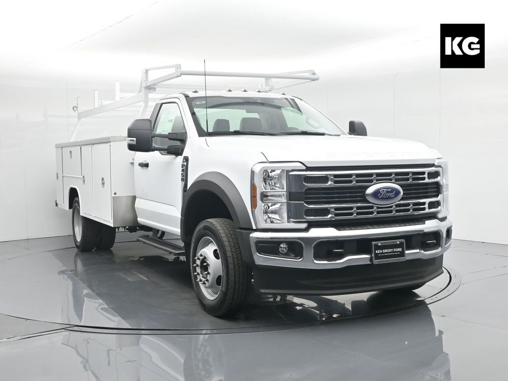 2025 Ford F-450 Super Duty Chassis Cab XL's photo