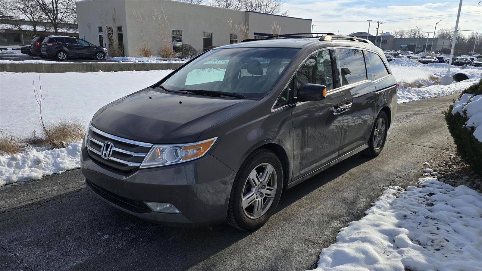 2011 Honda Odyssey Touring photo 3