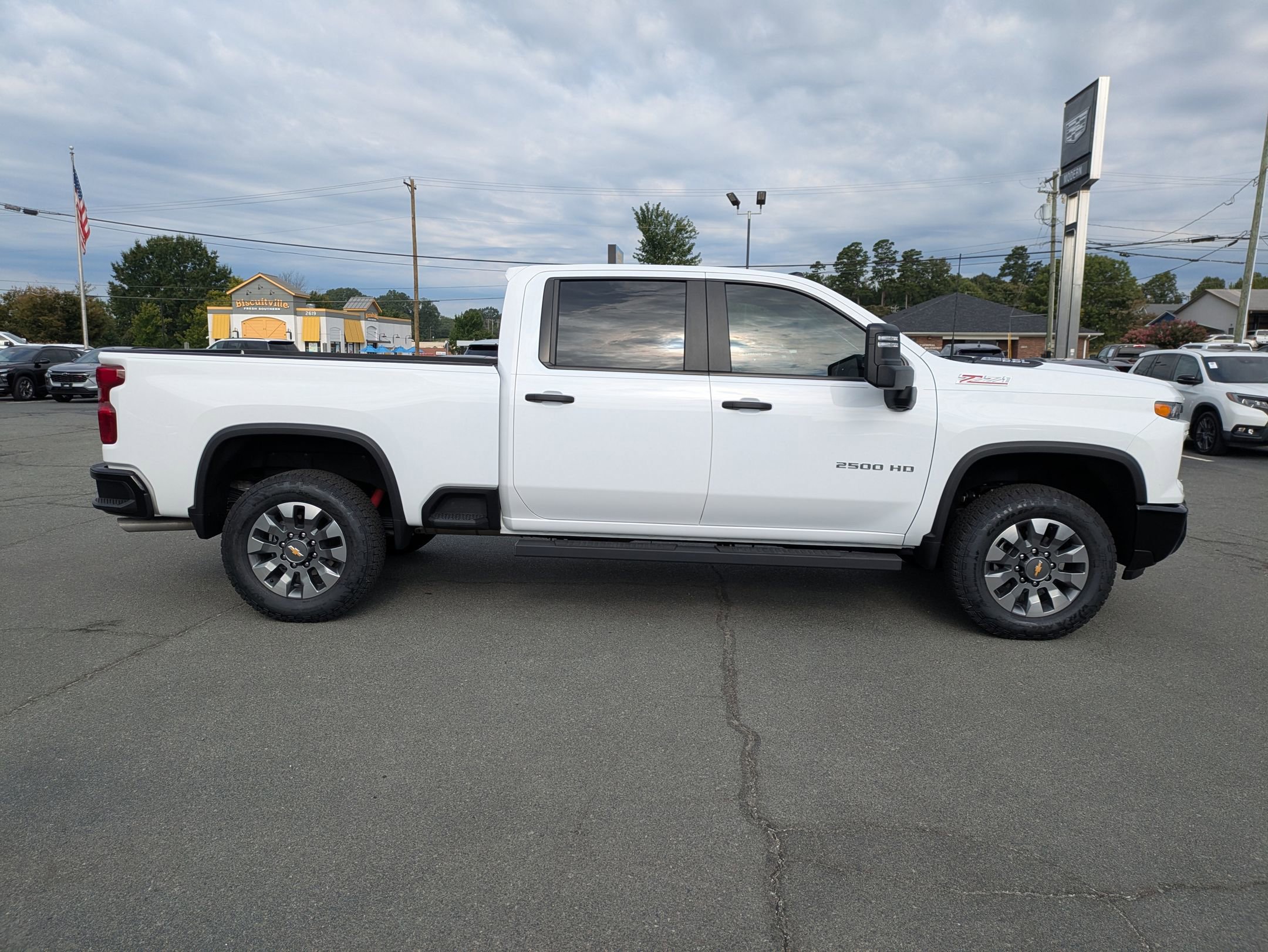 2025 Chevrolet Silverado 2500HD Custom photo 4
