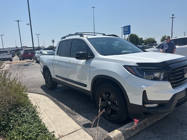 2022 Honda Ridgeline Black Edition photo 3