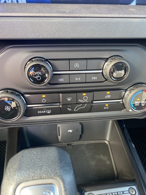 2025 Ford Bronco Base photo 28