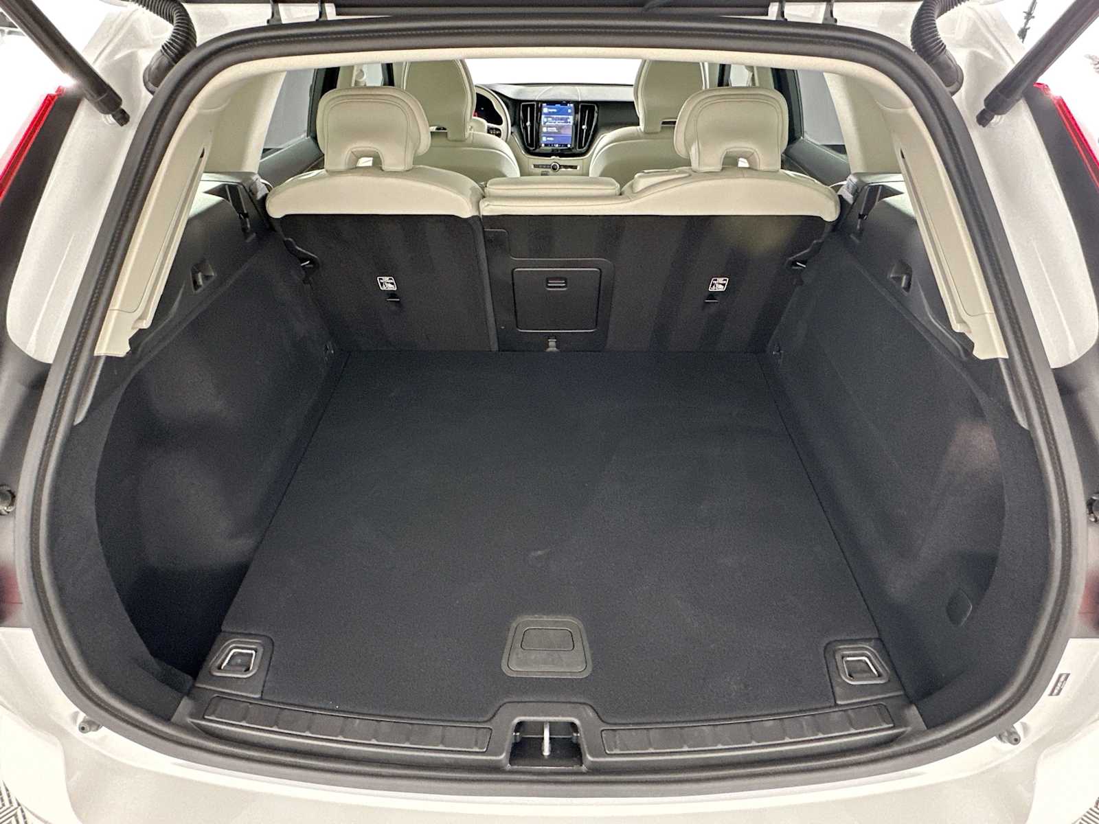 2025 Volvo XC60 B5 Core photo 22