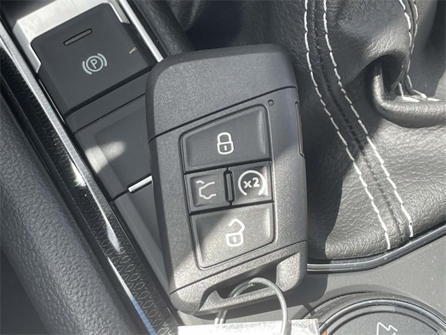 2025 Volkswagen Taos SE photo 23