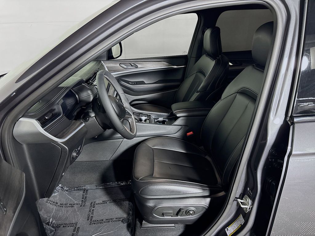 2024 Jeep Grand Cherokee Limited photo 10
