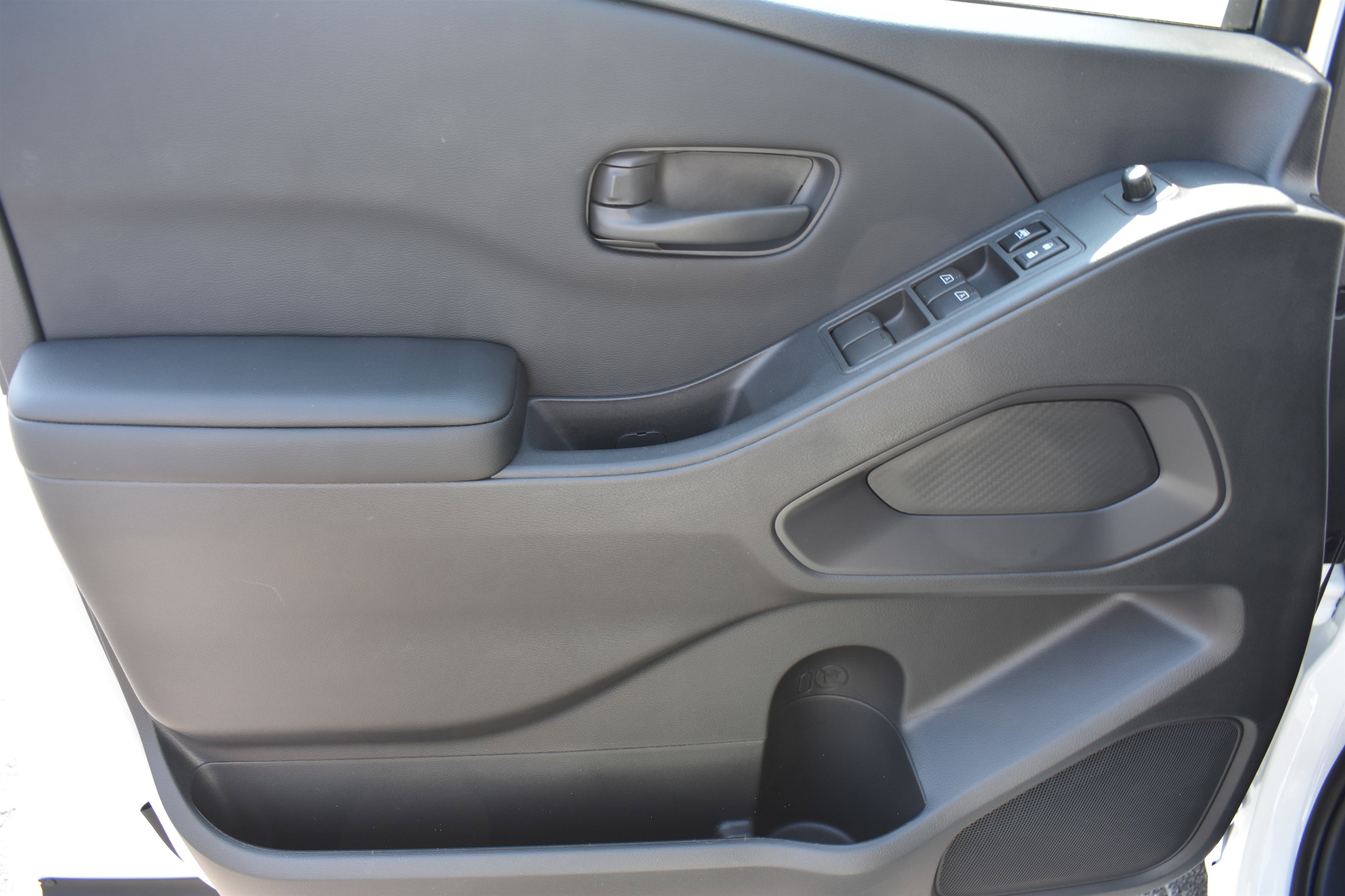 2026 Nissan Frontier Crew Cab SV photo 4