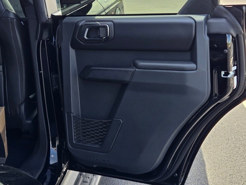 2025 Ford Bronco Outer Banks photo 7