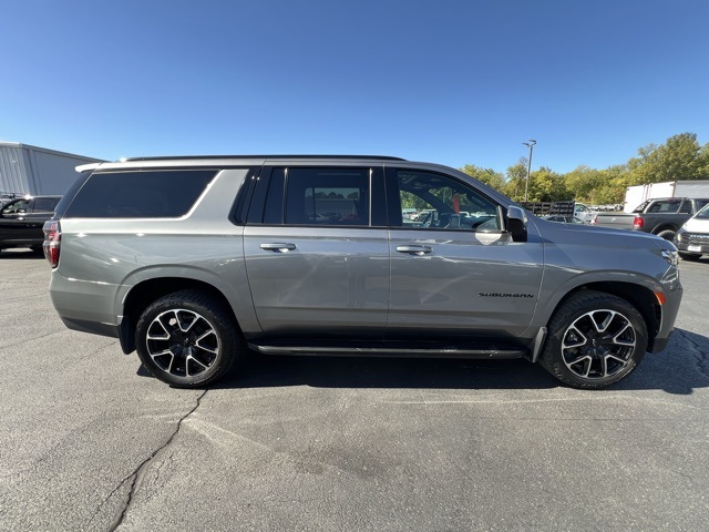 2021 Chevrolet Suburban RST photo 2