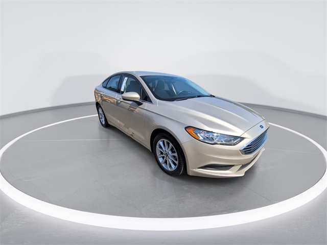 2017 Ford Fusion SE photo 2