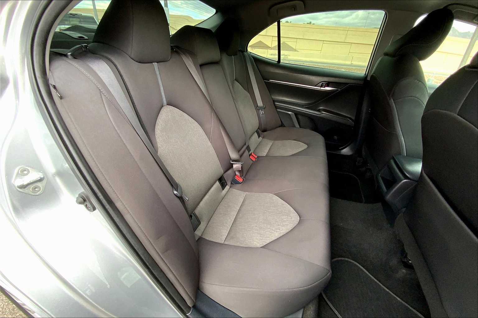 2022 Toyota Camry LE photo 18