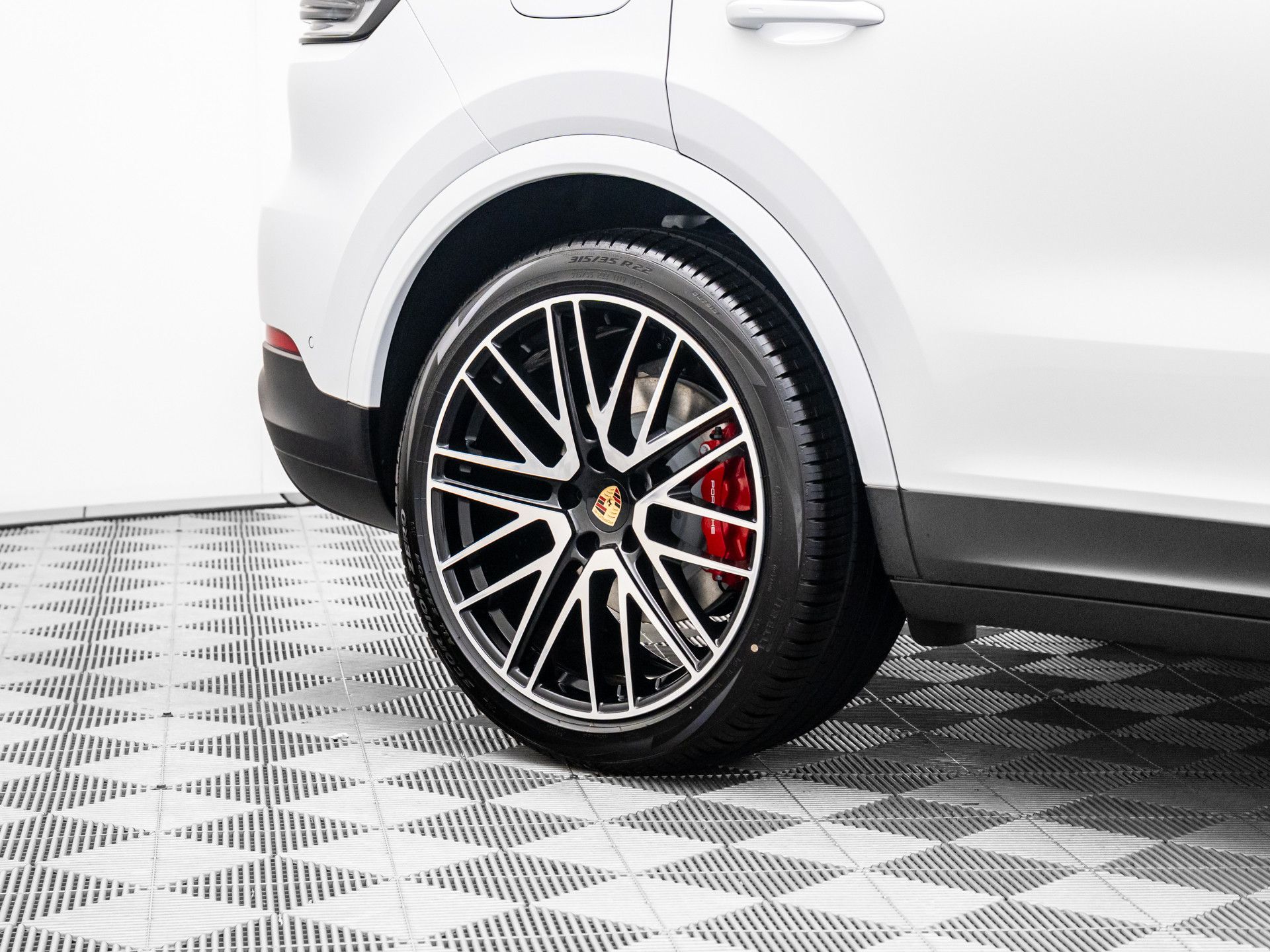 2025 Porsche Cayenne Coupe S photo 29