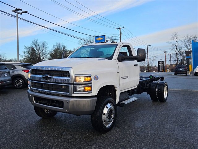 2024 Chevrolet Silverado 6500HD Work Truck photo 4