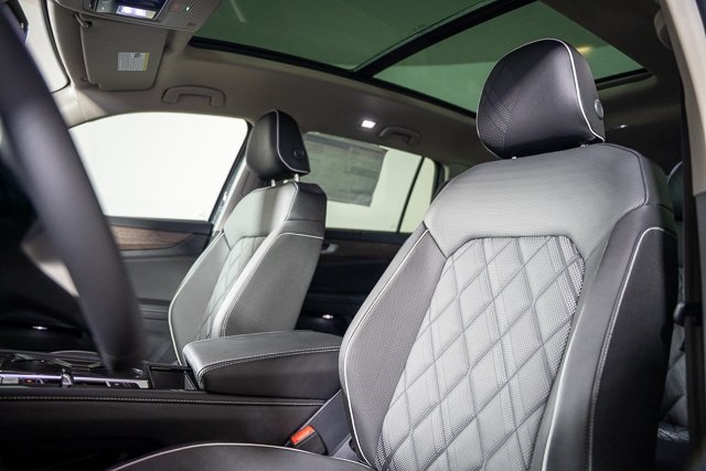 2025 Volkswagen Atlas SEL Premium R-Line photo 11