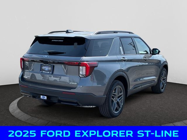 2025 Ford Explorer ST-Line photo 4