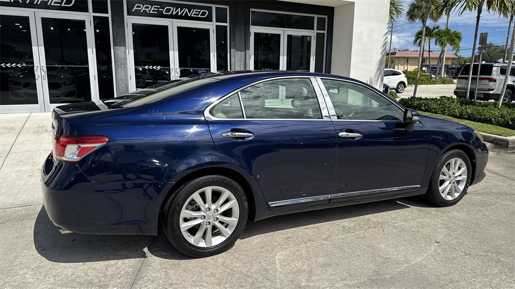 2011 Lexus ES 350 photo 3