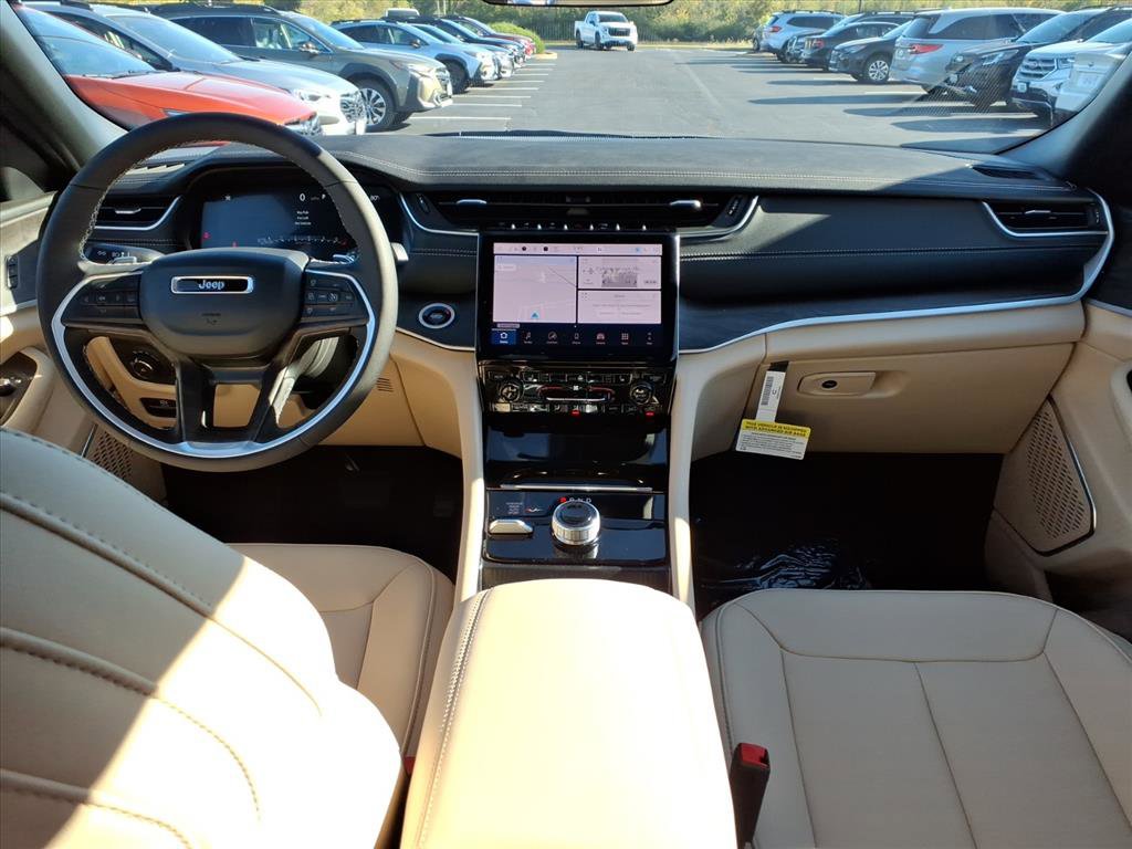 2025 Jeep Grand Cherokee Limited photo 3