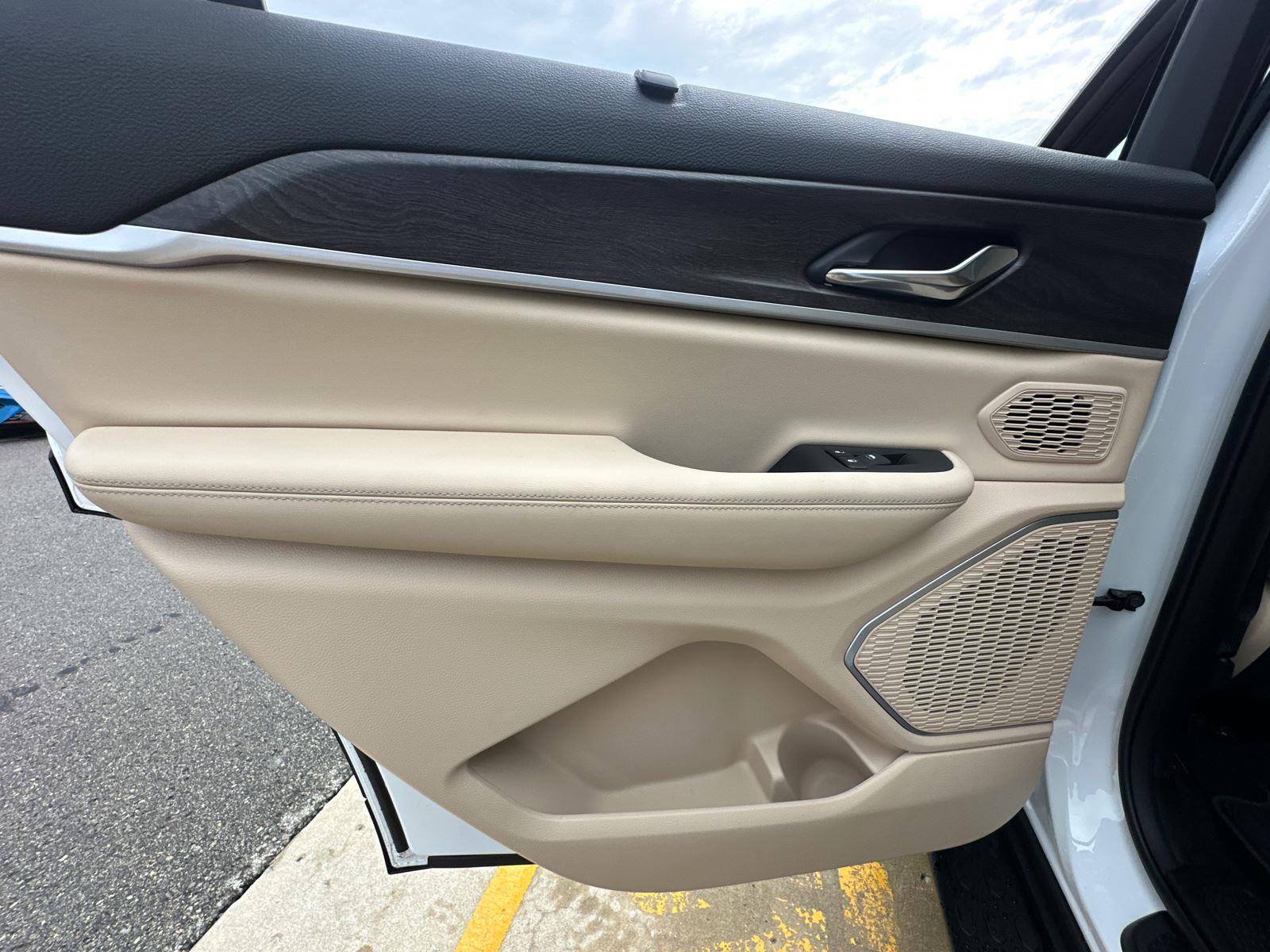 2025 Jeep Grand Cherokee Limited photo 21