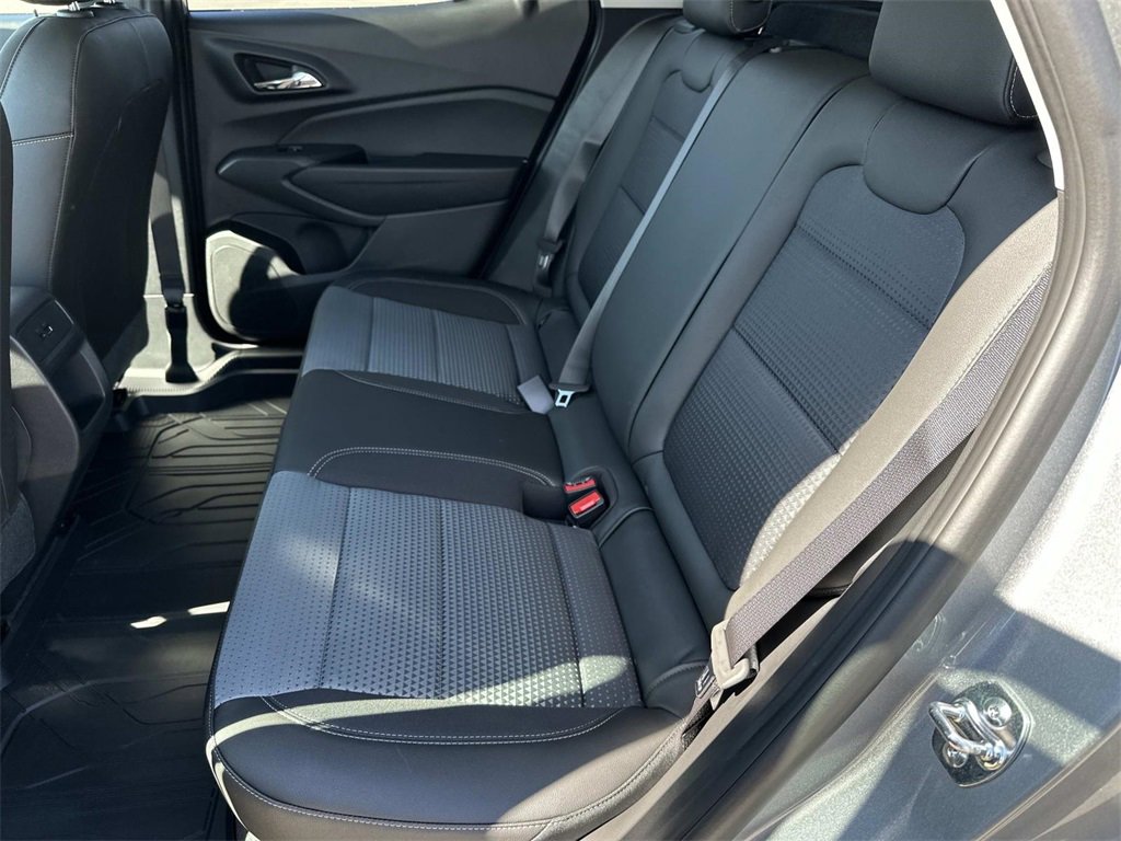 2025 Chevrolet Trax LT photo 9