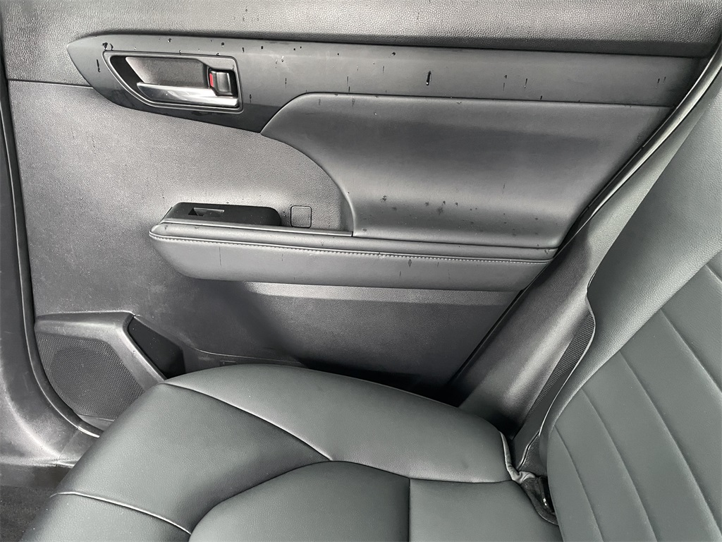 2022 Toyota Highlander XLE photo 17