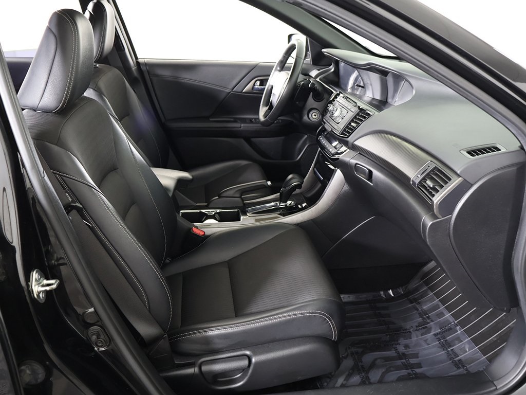 2016 Honda Accord Sport photo 16