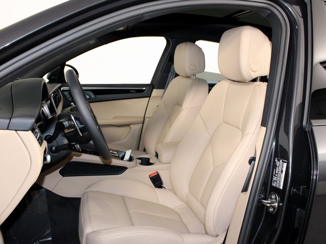 2025 Porsche Macan T photo 5