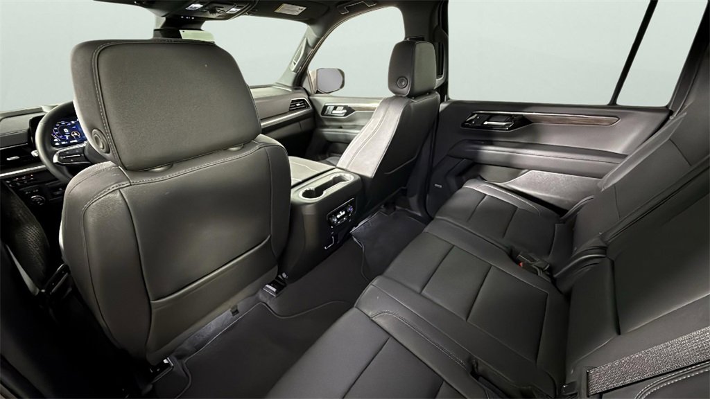 2025 Chevrolet Suburban Z71 photo 26