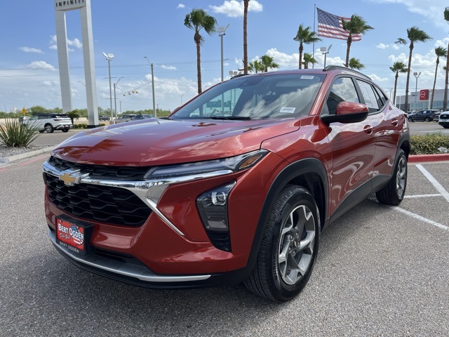 2024 Chevrolet Trax LT photo 2