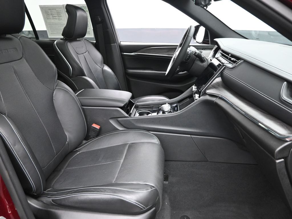 2023 Jeep Grand Cherokee Overland 4xe photo 4