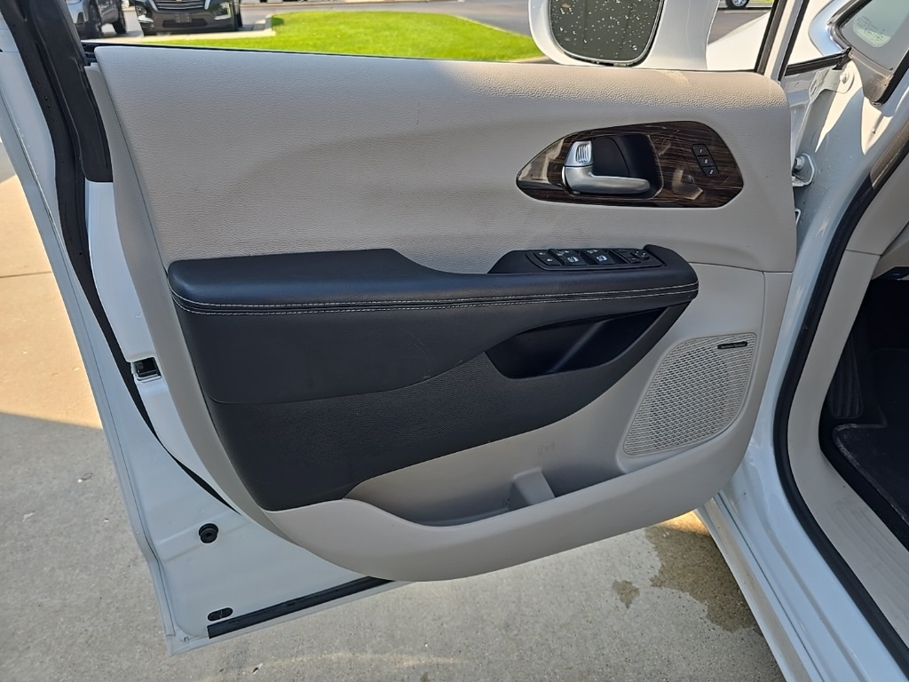 2022 Chrysler Pacifica Limited photo 44