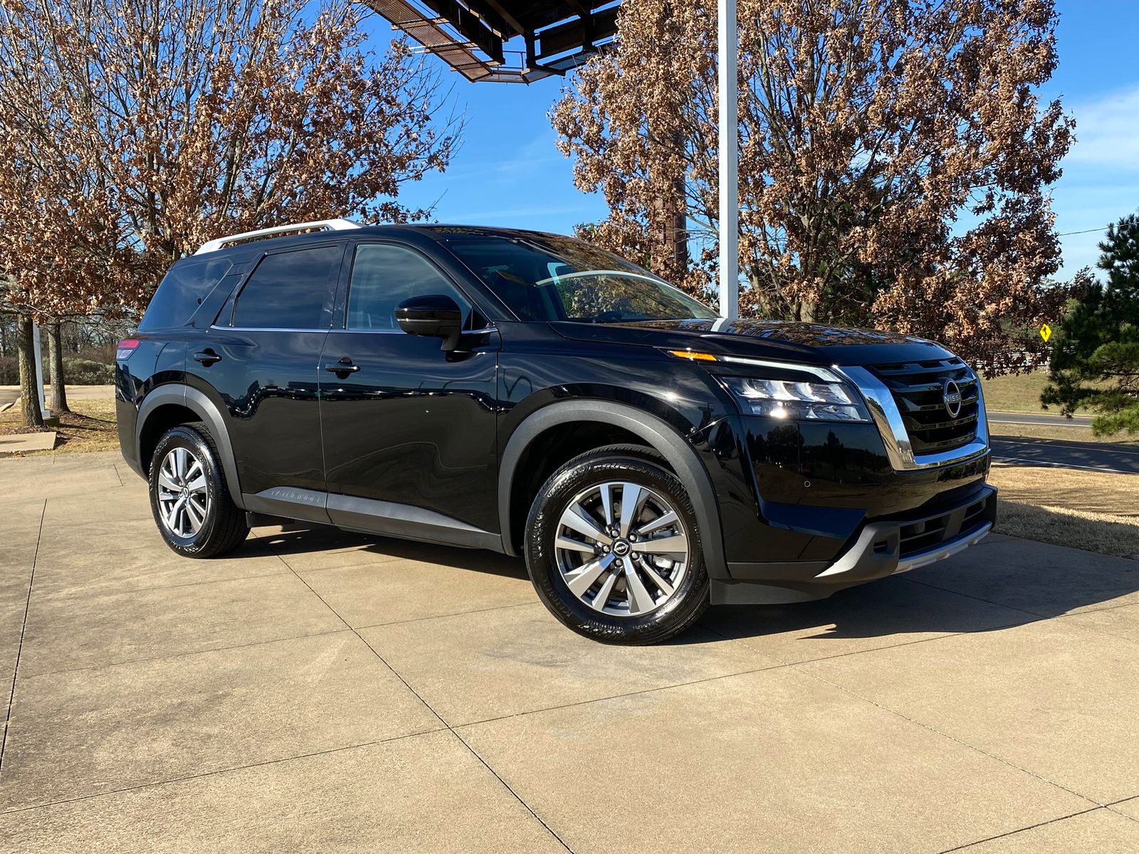 2025 Nissan Pathfinder SL's photo