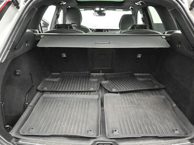 2022 VOLVO XC60 - Image 25