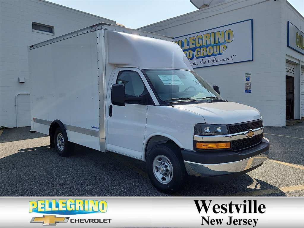 2025 Chevrolet Express Cutaway Base's photo
