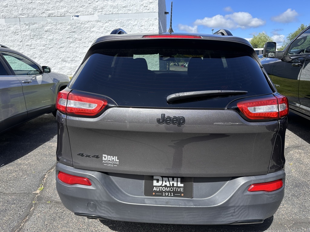 2017 Jeep Cherokee Sport photo 9