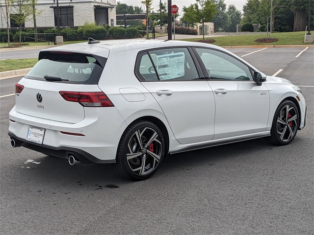 2025 Volkswagen Golf GTI SE photo 4