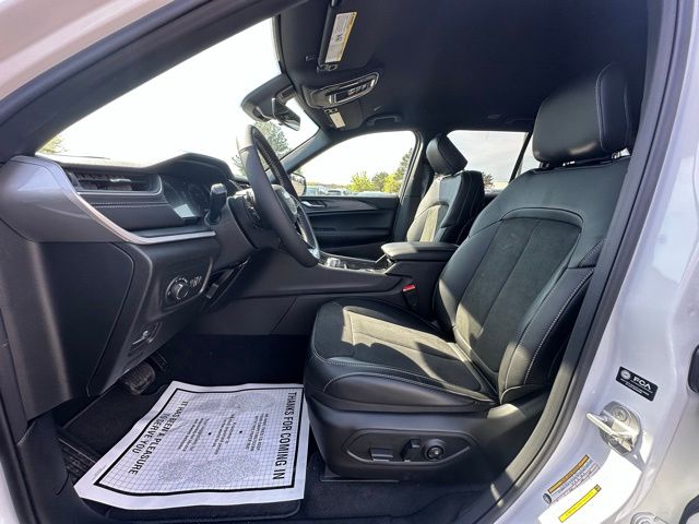 2025 Jeep Grand Cherokee Altitude X photo 22