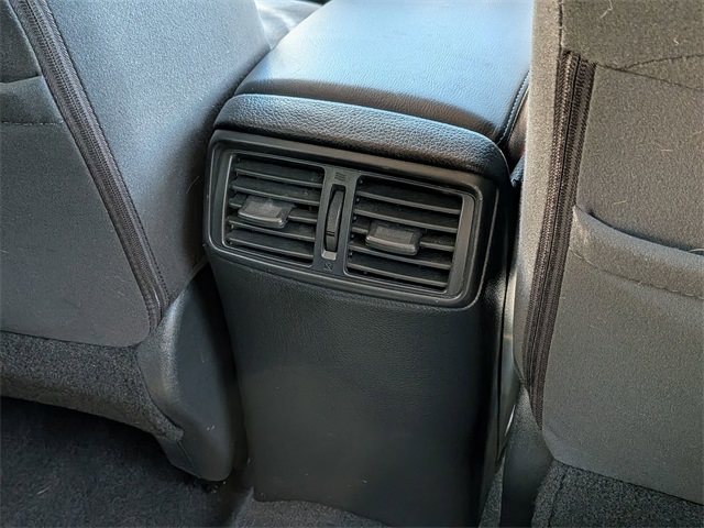 2016 Nissan Rogue SV photo 22