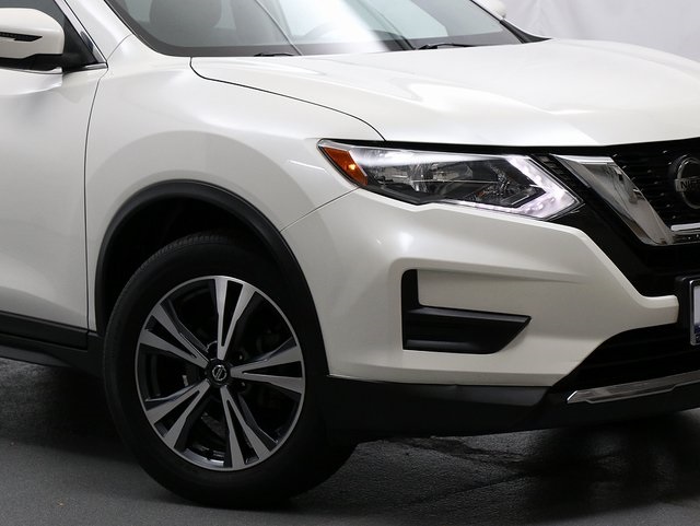 2019 Nissan Rogue SV photo 2