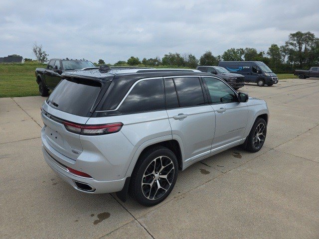 2022 Jeep Grand Cherokee Summit Reserve photo 6