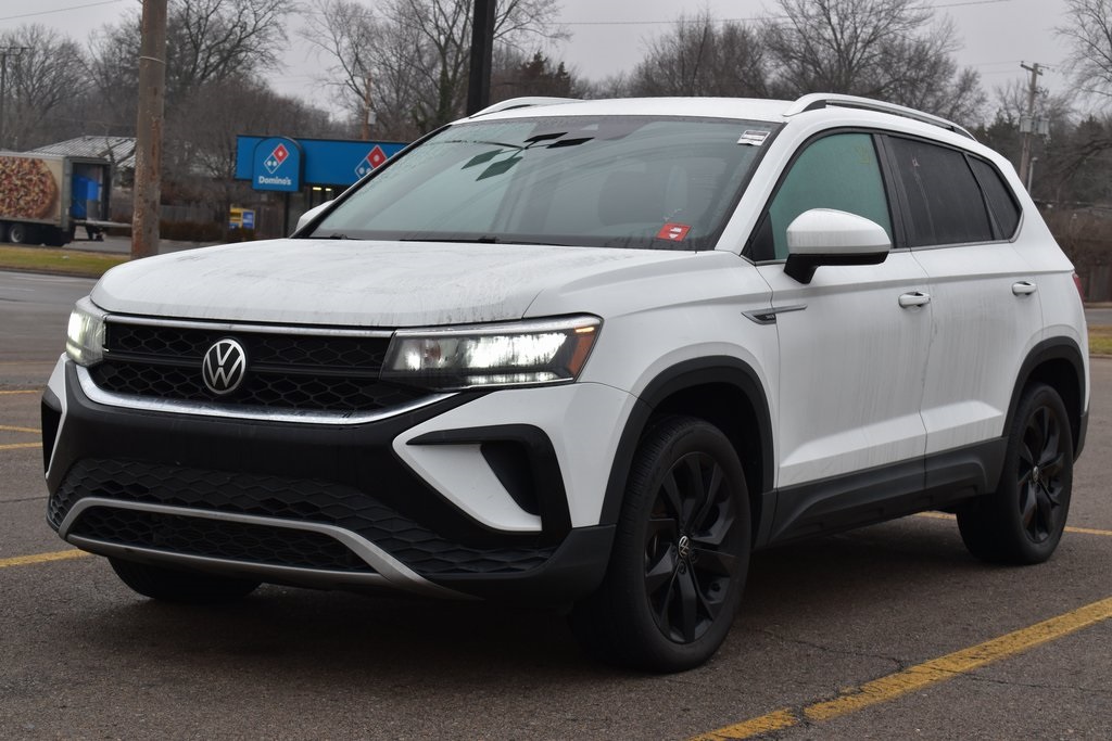 2022 Volkswagen Taos SE's photo