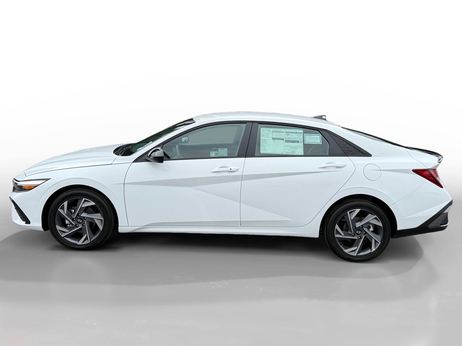 2025 Hyundai Elantra SEL Sport photo 2